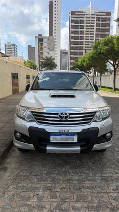 TOYOTA HILUX SW4 3.0 SRV 4X4 7 LUGARES 16V TURBO INTERCOOLER DIESEL 4P AUTOMÁTICO TOYOTA HILUX SW4 3.0 SRV 4X4 7 LUGARES 16V TURBO INTERCOOLER DIESEL 4P AUTOMÁTICO